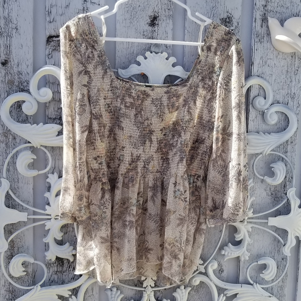 Romantic Ruched Floral Top - Picture 5 of 8
